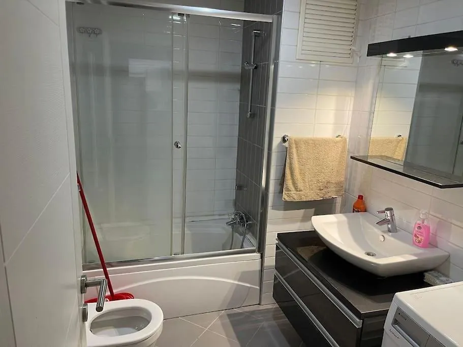 Avm Yaninda Sik Daire Istanbul